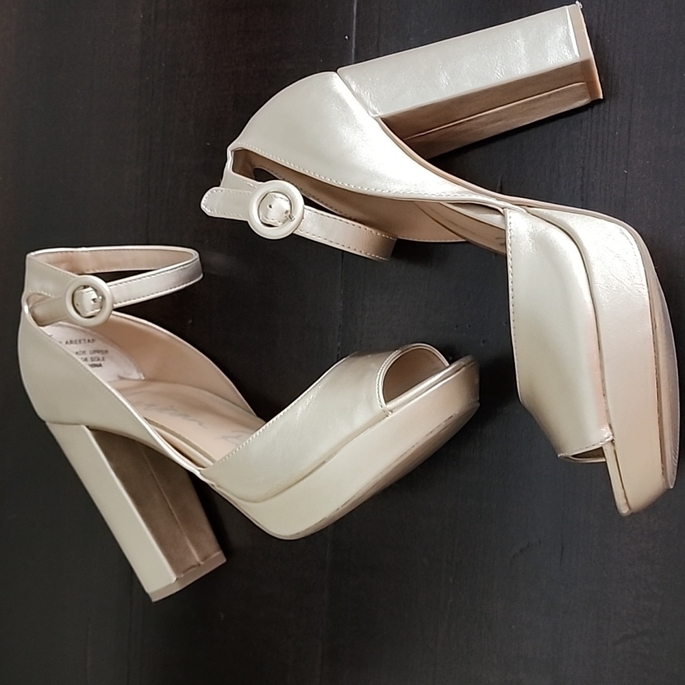 American Rag Areetap Gold-Platino Block Heel Platform Sandals Size 8M